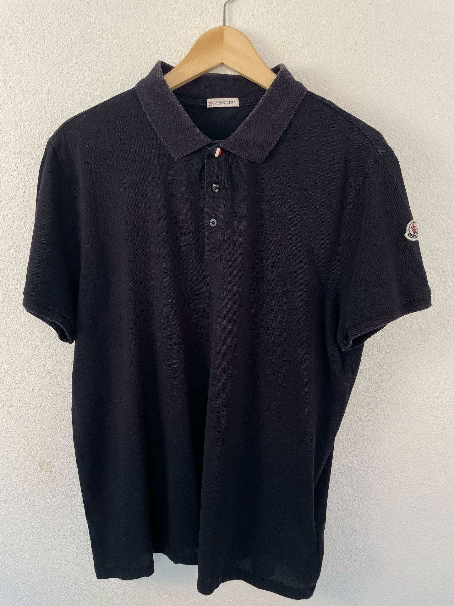 71 Moncler polo (XL)