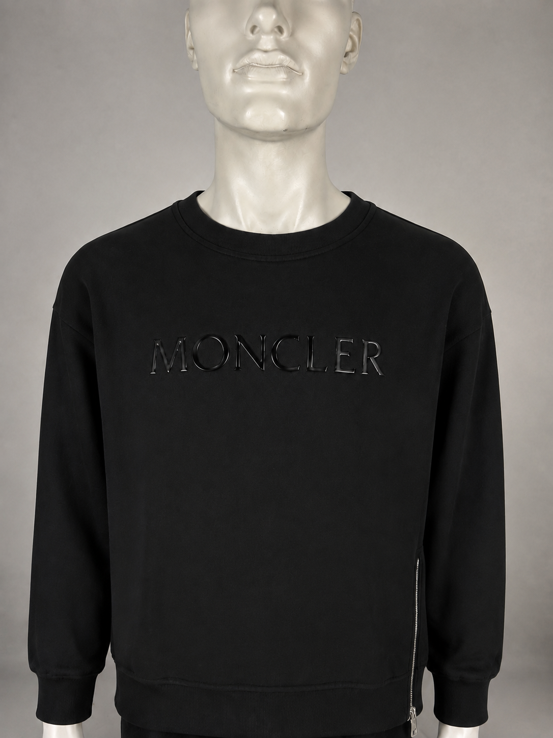 Moncler Sweater (XXL)