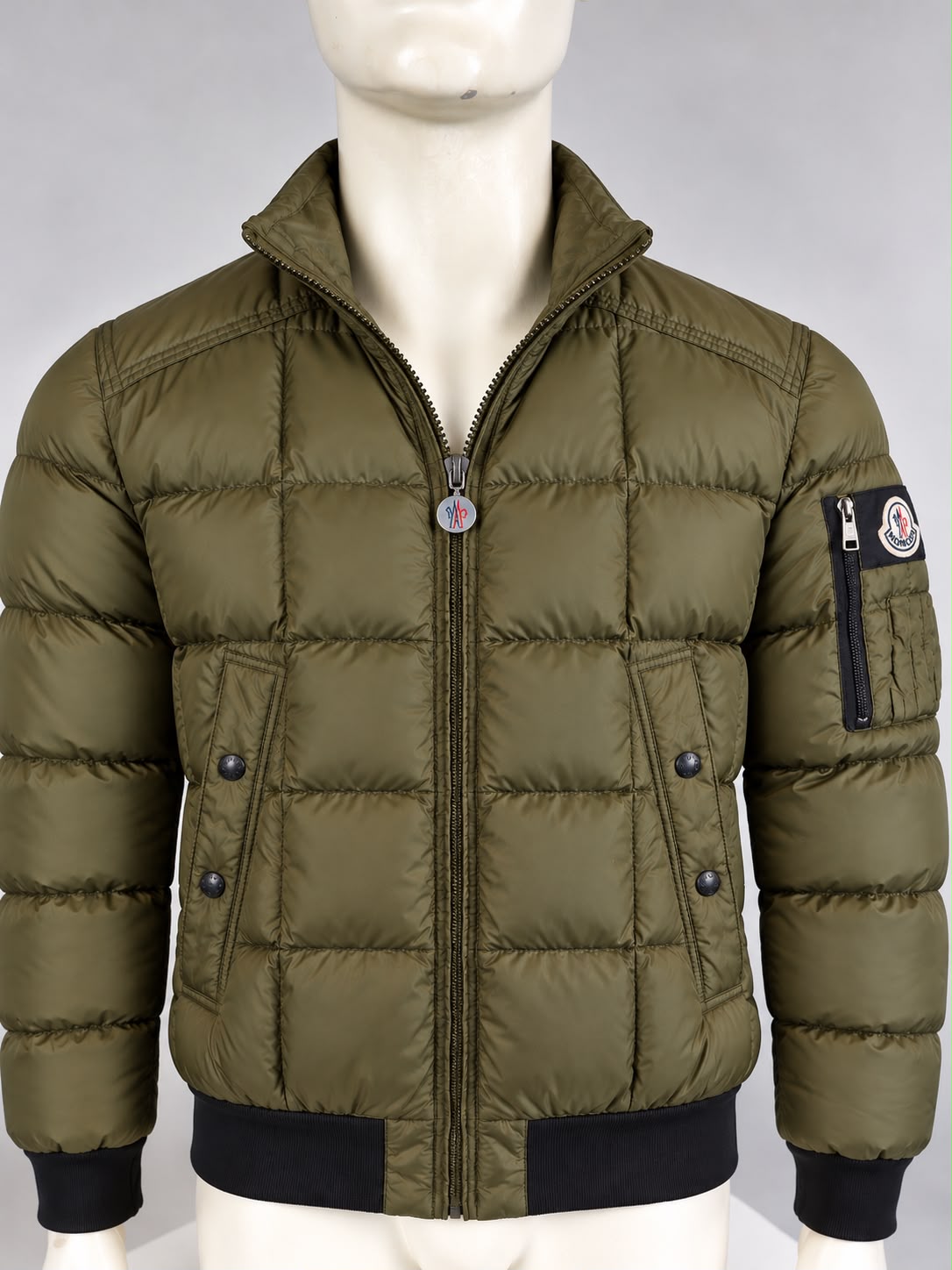 Moncler Down Jacket (3/M)
