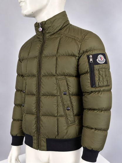 Moncler Down Jacket (3/M)