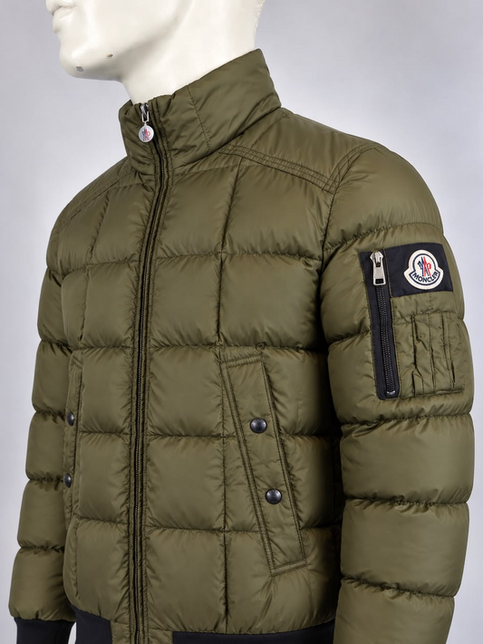 Moncler Down Jacket (3/M)